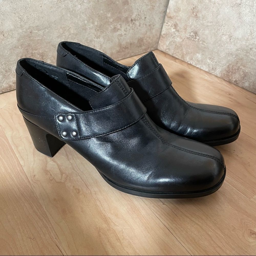Clarks Sz 9.5 Black slip on loafer Shooties ankle booties block heel w/ strap